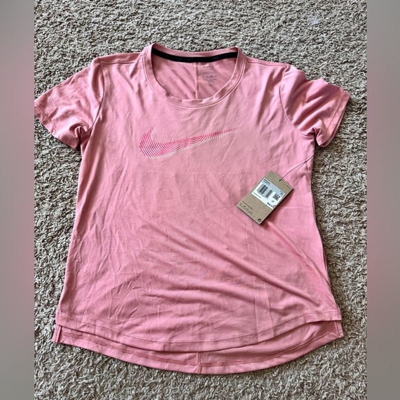 Women’s Nike Dri fit Nike Running T Shirt Size XS NWT $48 Retail - Picture 1 of 5